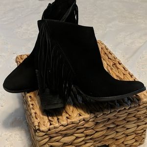 Gorgeous Arturo Chiang fringe booties.